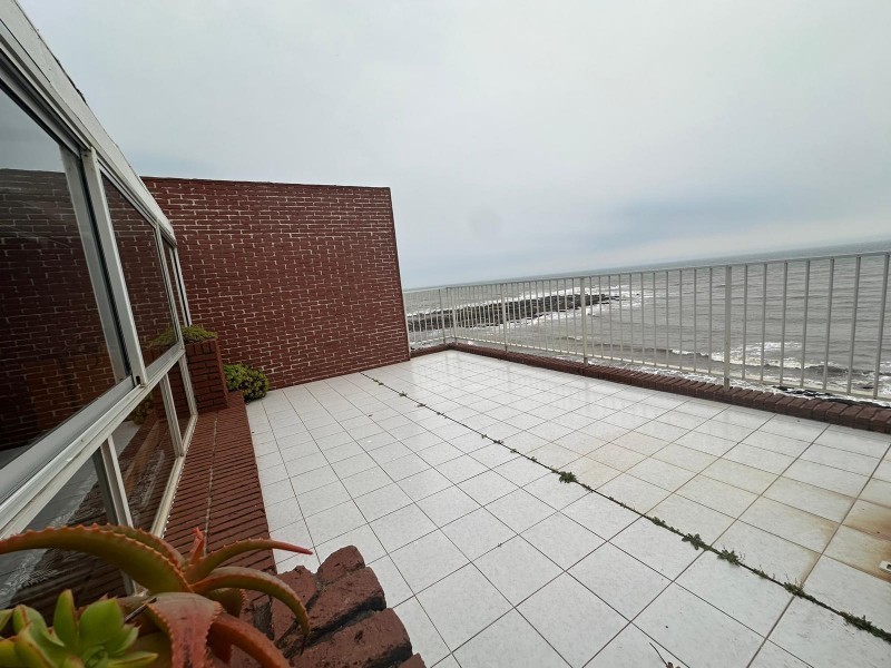 Impecable Casa con 3 Suites, Vista al Mar y Barbacoa Privada