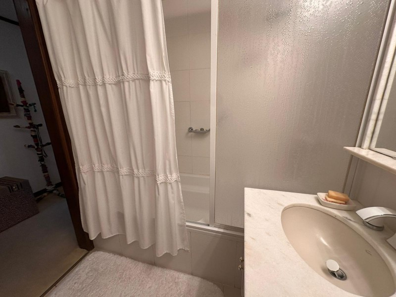 Impecable Casa con 3 Suites, Vista al Mar y Barbacoa Privada
