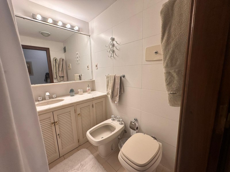 Impecable Casa con 3 Suites, Vista al Mar y Barbacoa Privada