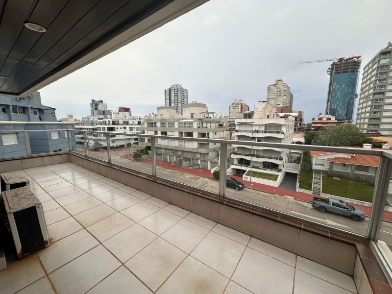 Impecable Casa con 3 Suites, Vista al Mar y Barbacoa Privada