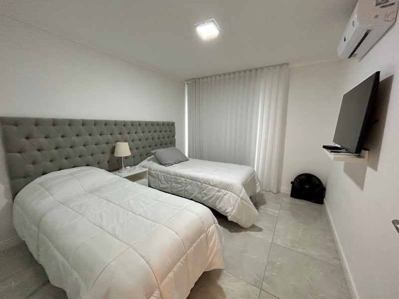 apartamento de 2 dormitoruis y 2 baños en parada 5 de la mansa