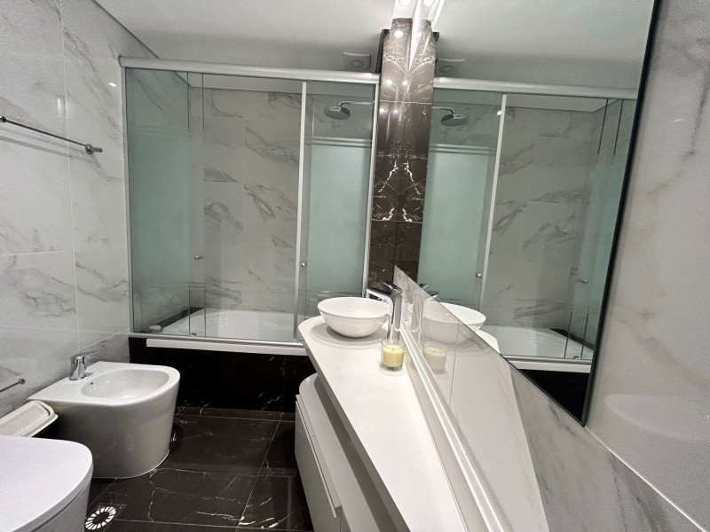 apartamento de 2 dormitoruis y 2 baños en parada 5 de la mansa