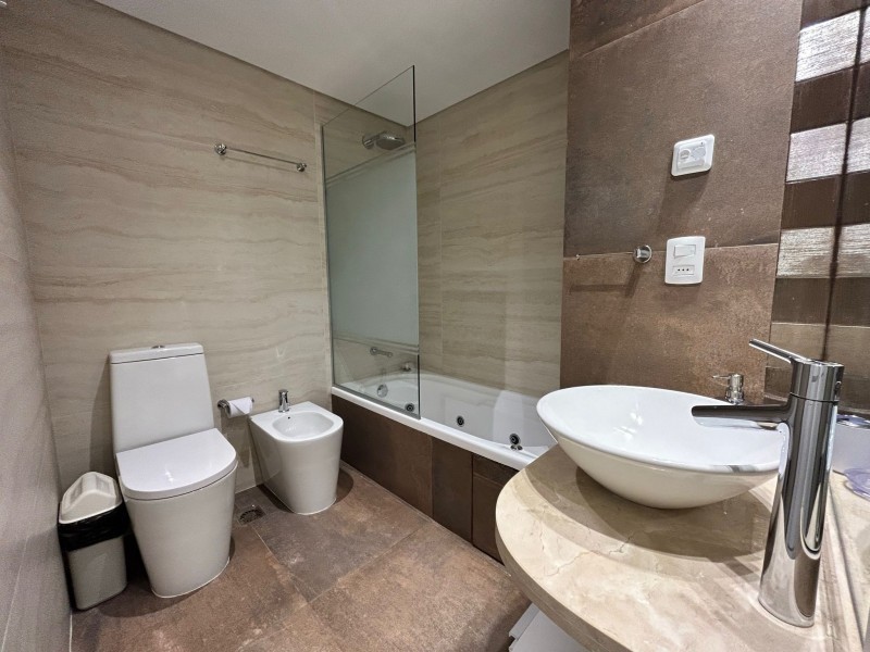 apartamento de 2 dormitoruis y 2 baños en parada 5 de la mansa