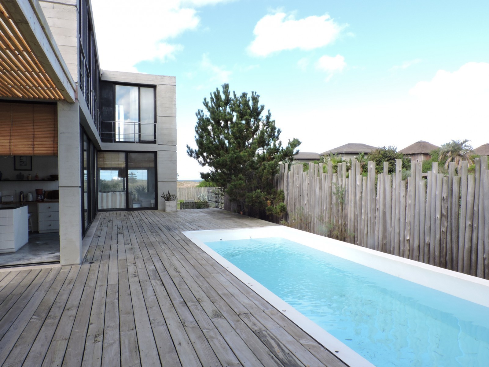 Casa en alquiler y venta sobre la playa en Punta Piedras, La Barra.