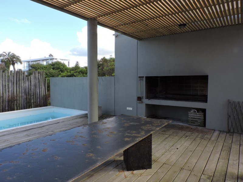 Casa en alquiler y venta sobre la playa en Punta Piedras, La Barra.