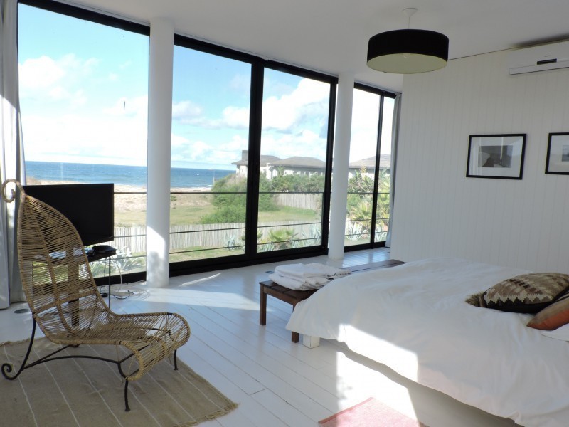 Casa en alquiler y venta sobre la playa en Punta Piedras, La Barra.