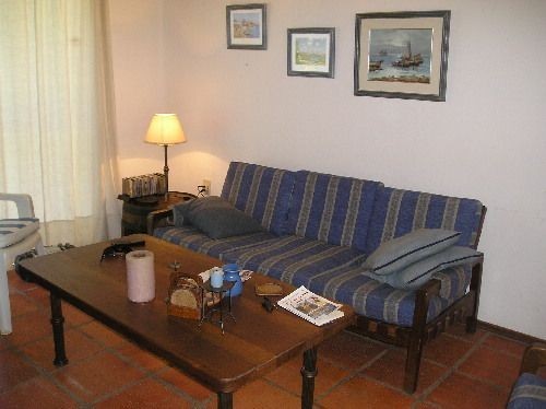 Casa en alquiler para disfrutar de la paz del bosque, a una cuadra del arroyo, La Barra.