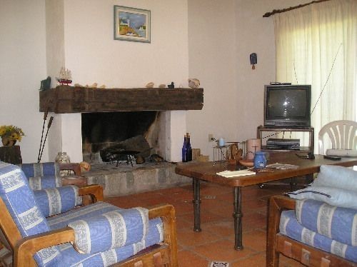 Casa en alquiler para disfrutar de la paz del bosque, a una cuadra del arroyo, La Barra.