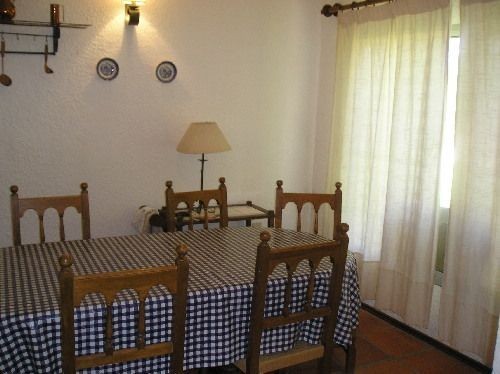 Casa en alquiler para disfrutar de la paz del bosque, a una cuadra del arroyo, La Barra.