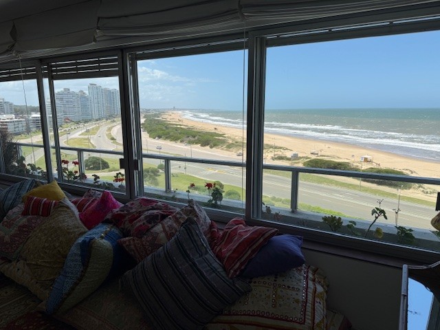 Amplia planta sobre playa brava en venta y alquiler