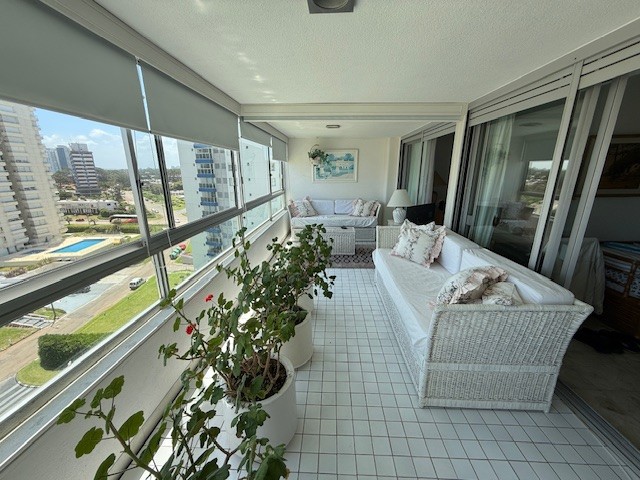 Amplia planta sobre playa brava en venta y alquiler