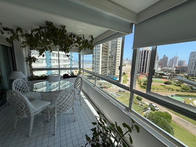 Amplia planta sobre playa brava en venta y alquiler