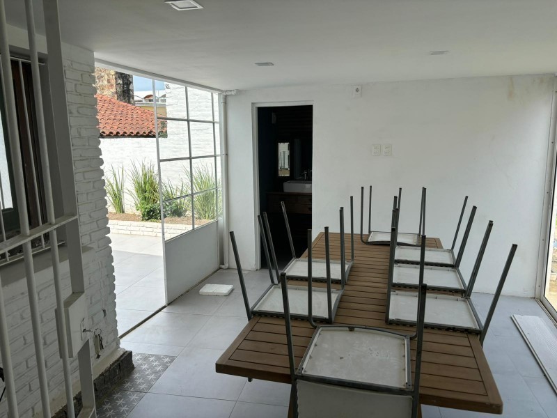 Alquiler de Casa con 4 Dormitorios y Pileta