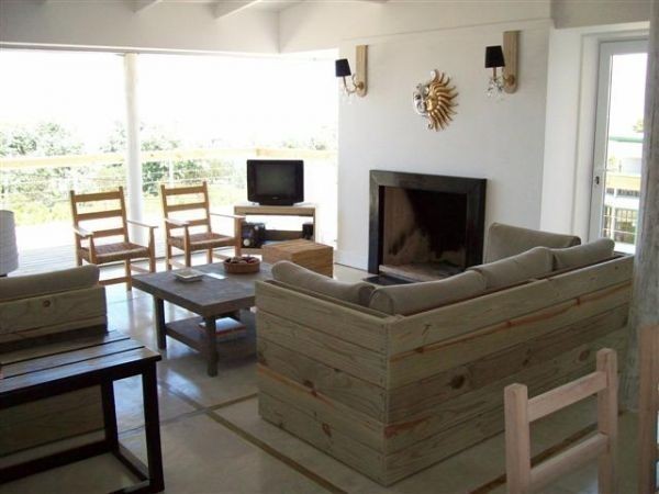 Originalidad, buen gusto y vista al mar. Casa en alquiler sobre El Chorro, La Barra.