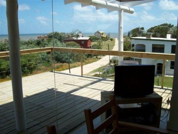 Originalidad, buen gusto y vista al mar. Casa en alquiler sobre El Chorro, La Barra.