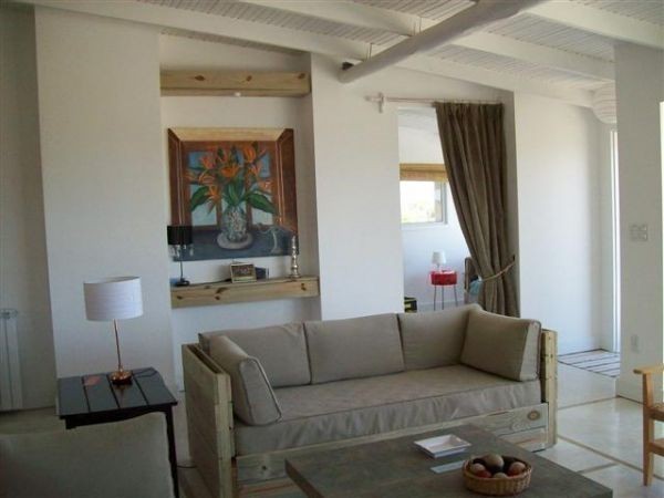 Originalidad, buen gusto y vista al mar. Casa en alquiler sobre El Chorro, La Barra.