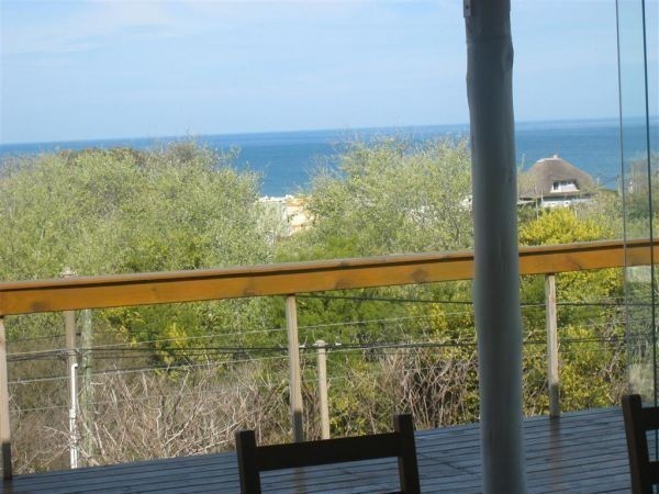 Originalidad, buen gusto y vista al mar. Casa en alquiler sobre El Chorro, La Barra.