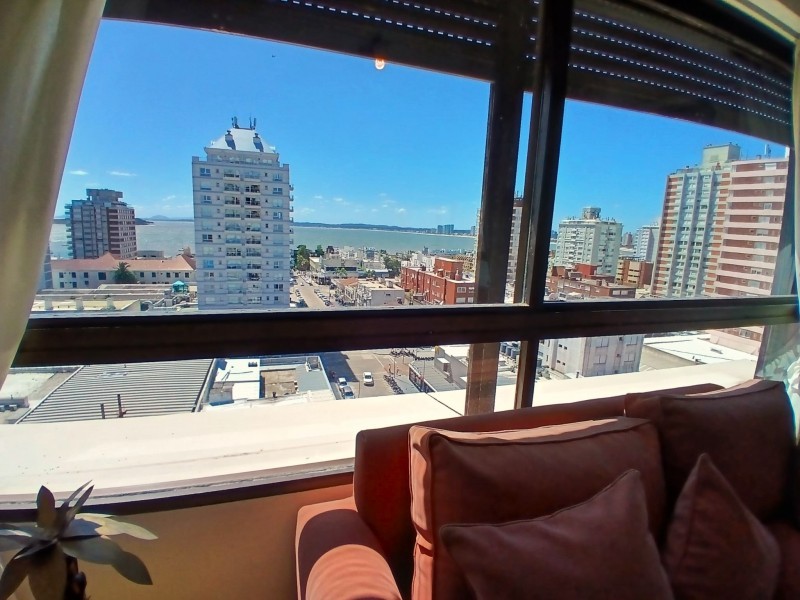 Dpto con espacios generosos y hermosas vistas al mar 