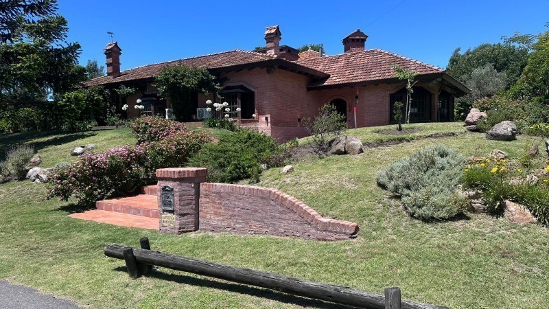 Impresionante Casa con Vista al Mar y Amplios Espacios