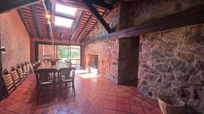 Impresionante Casa con Vista al Mar y Amplios Espacios