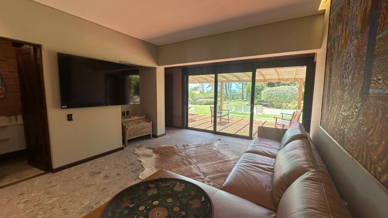 Impresionante Casa con Vista al Mar y Amplios Espacios