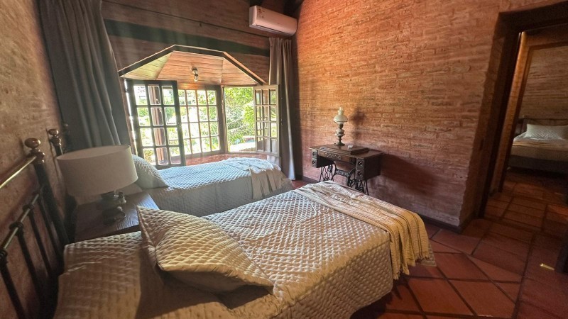 Impresionante Casa con Vista al Mar y Amplios Espacios