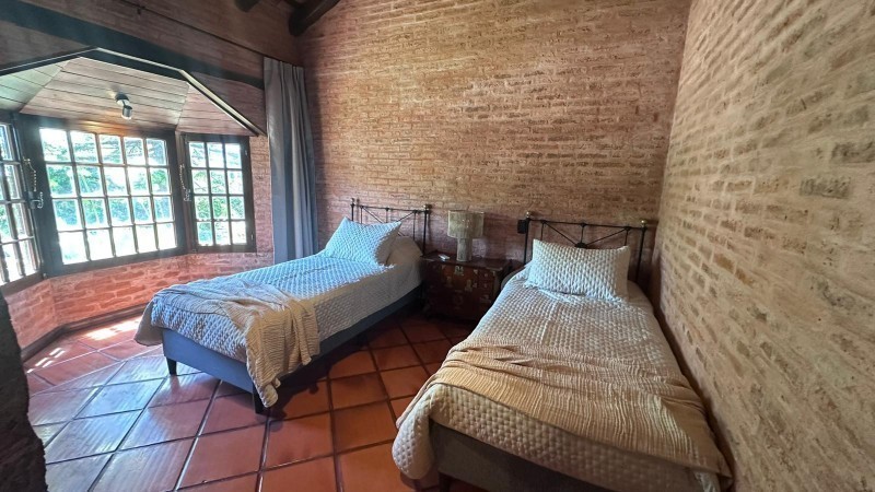 Impresionante Casa con Vista al Mar y Amplios Espacios