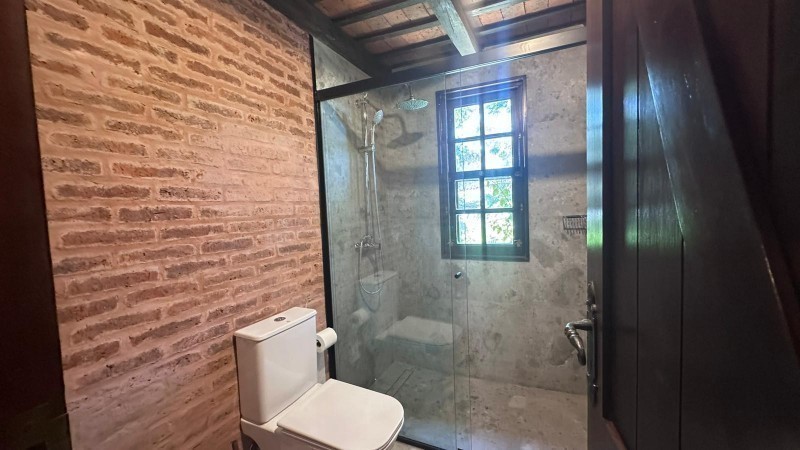 Impresionante Casa con Vista al Mar y Amplios Espacios