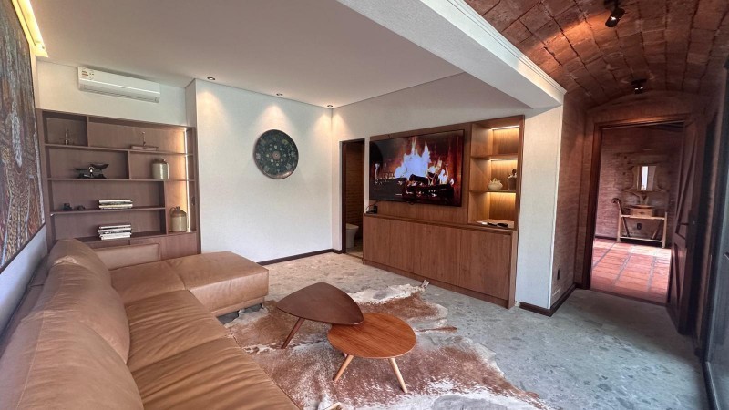 Impresionante Casa con Vista al Mar y Amplios Espacios