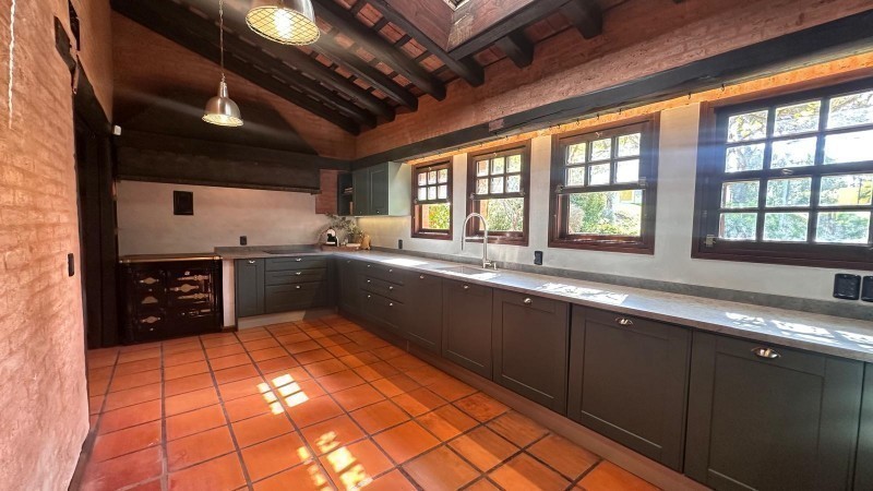 Impresionante Casa con Vista al Mar y Amplios Espacios