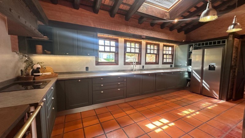 Impresionante Casa con Vista al Mar y Amplios Espacios