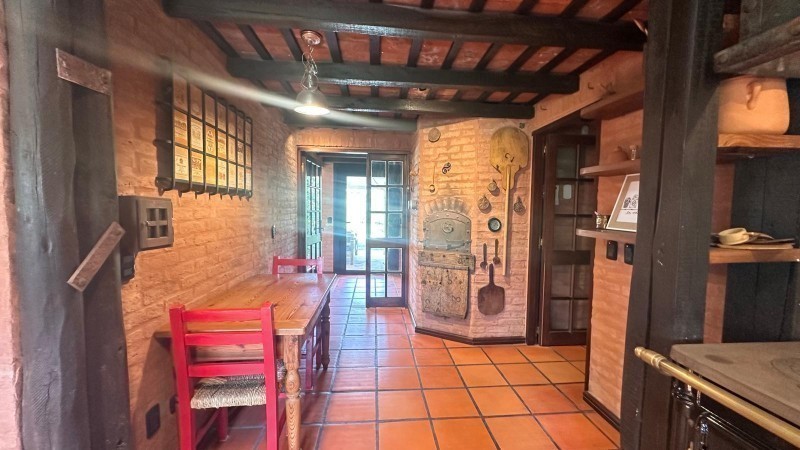 Impresionante Casa con Vista al Mar y Amplios Espacios