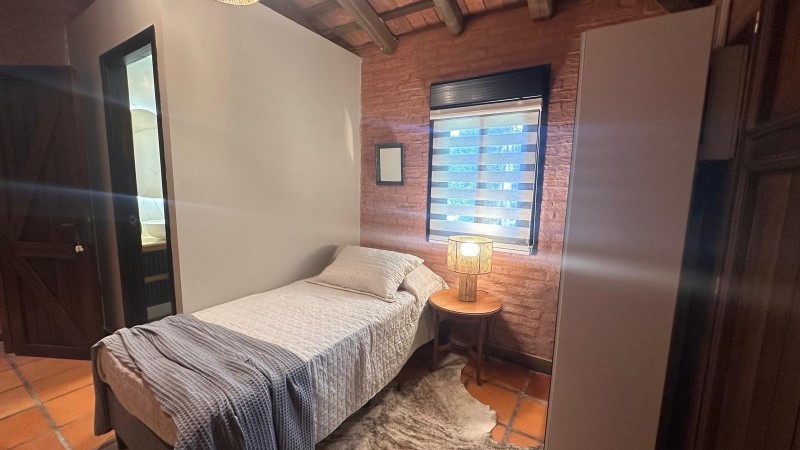 Impresionante Casa con Vista al Mar y Amplios Espacios