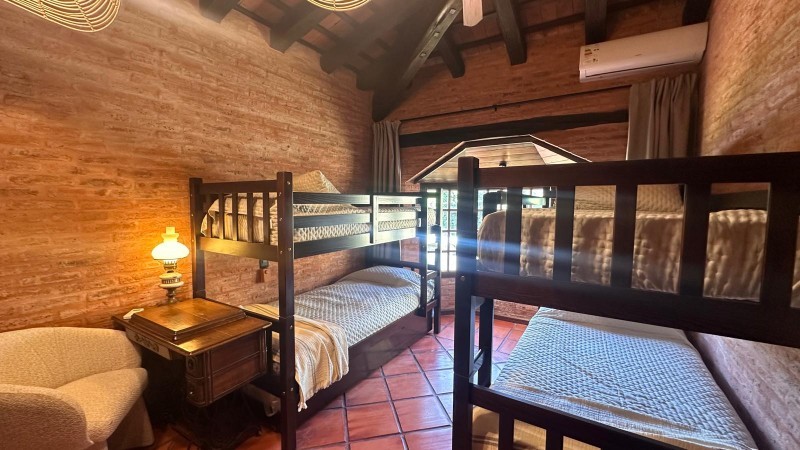 Impresionante Casa con Vista al Mar y Amplios Espacios