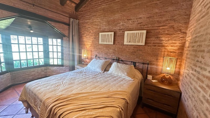 Impresionante Casa con Vista al Mar y Amplios Espacios