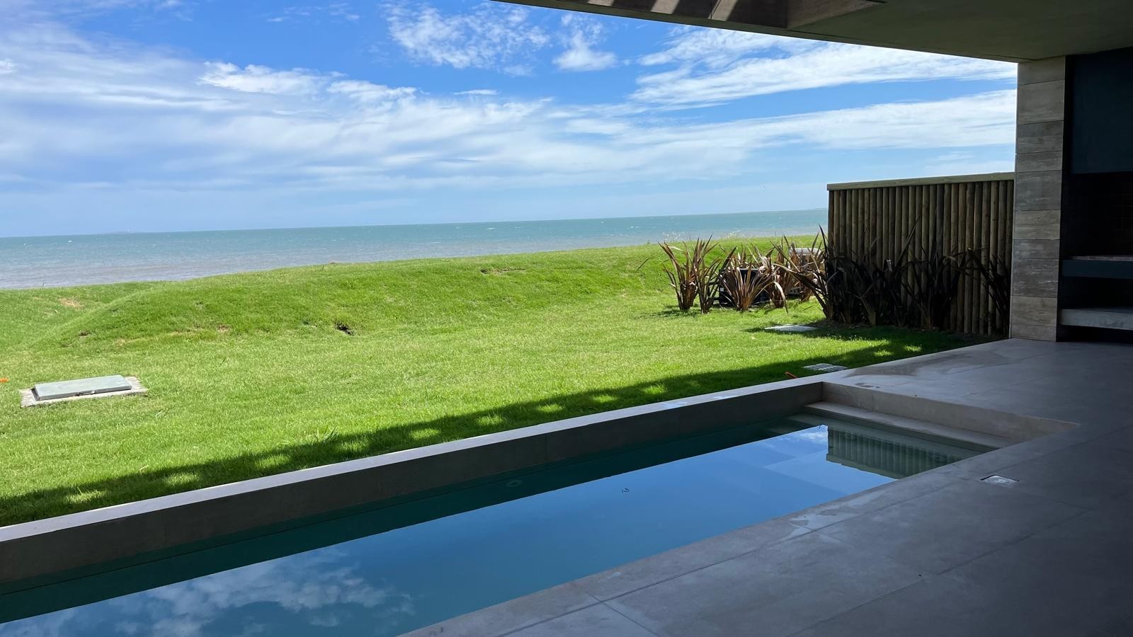 Casa Arte Barra en venta sobre el mar 
