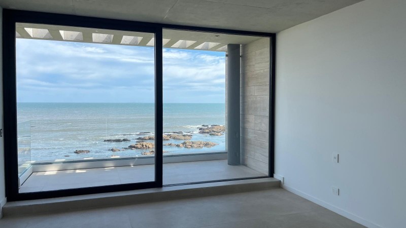 Casa Arte Barra en venta sobre el mar 