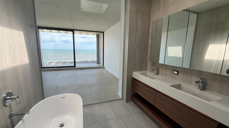Casa Arte Barra en venta sobre el mar 