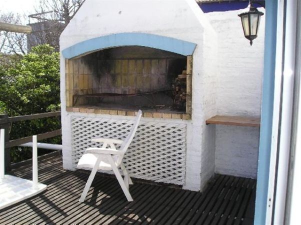 Clasico chalet en alquiler sobre La Barra a metros del mar