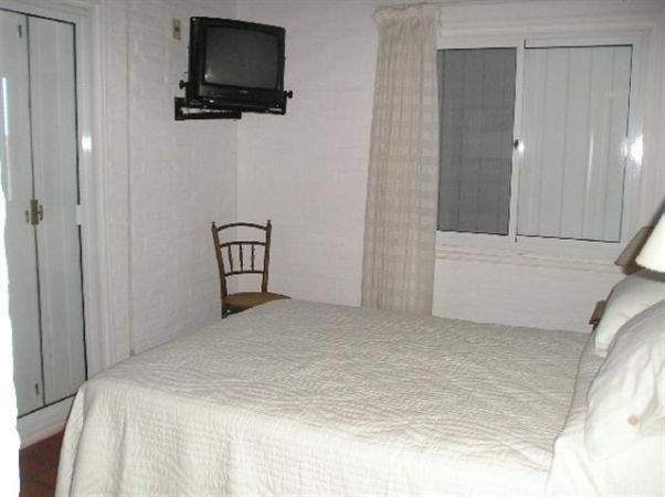 Clasico chalet en alquiler sobre La Barra a metros del mar
