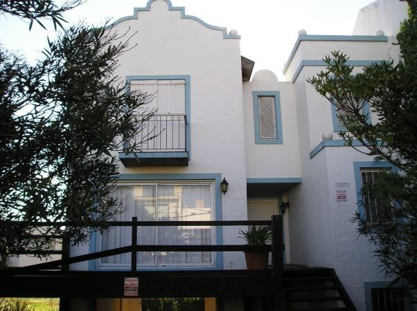 Clasico chalet en alquiler sobre La Barra a metros del mar