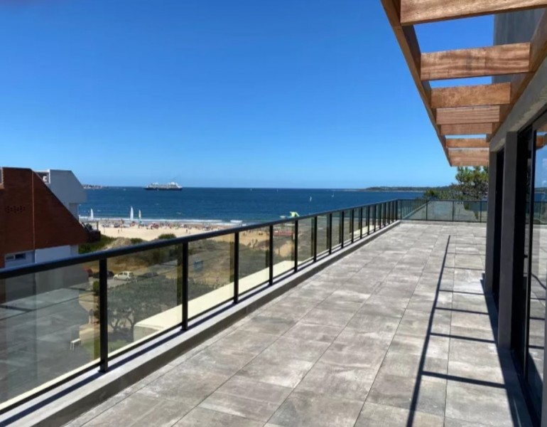 Dpto moderno  en primera línea al mar 