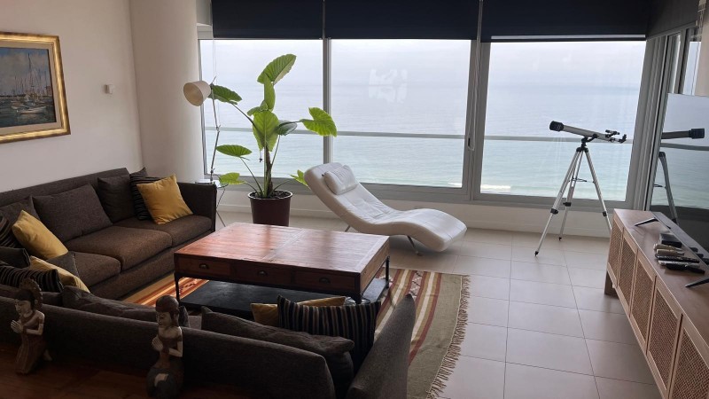 Departamento en Venta con 2 Suites y Balcón
