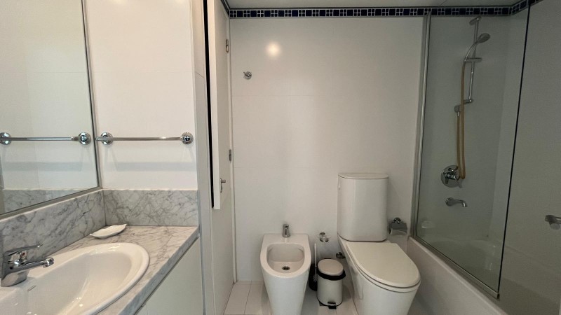 Departamento en Venta con 2 Suites y Balcón