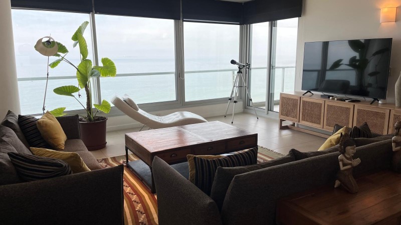 Departamento en Venta con 2 Suites y Balcón