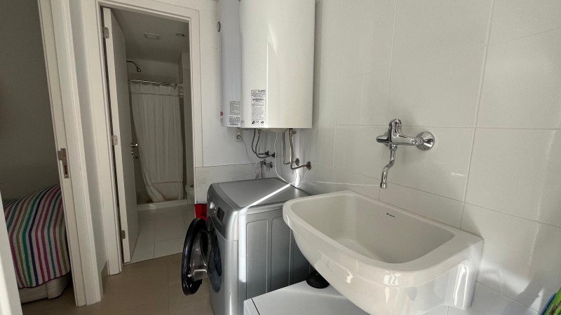 Departamento en Venta con 2 Suites y Balcón