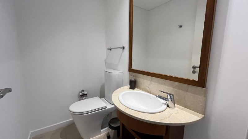 Departamento en Venta con 2 Suites y Balcón