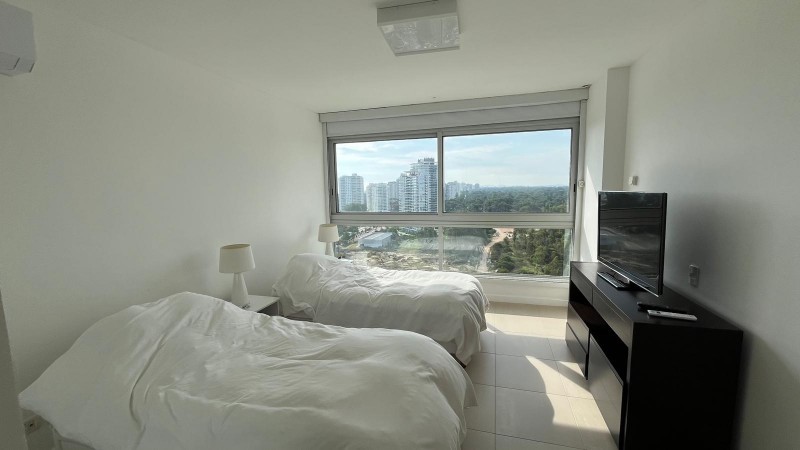 Departamento en Venta con 2 Suites y Balcón