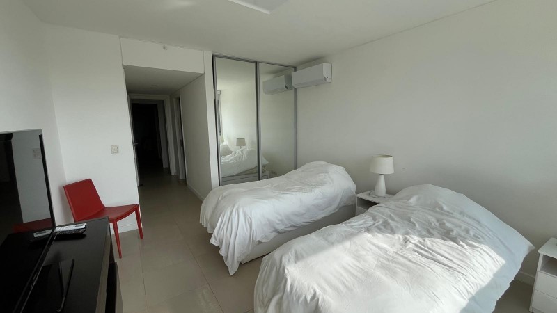 Departamento en Venta con 2 Suites y Balcón
