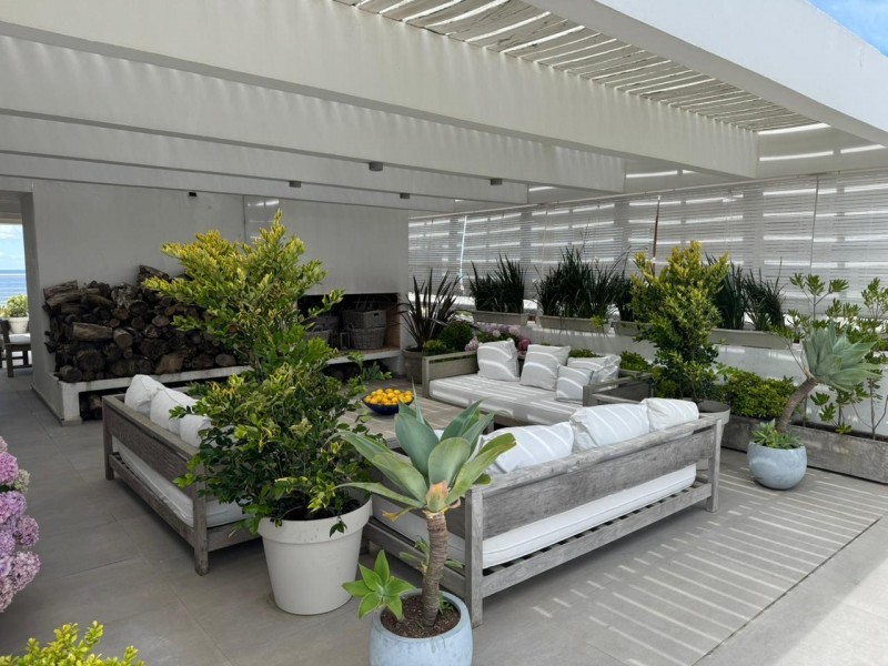 Hermoso penthouse en edificio en primera línea al mar 